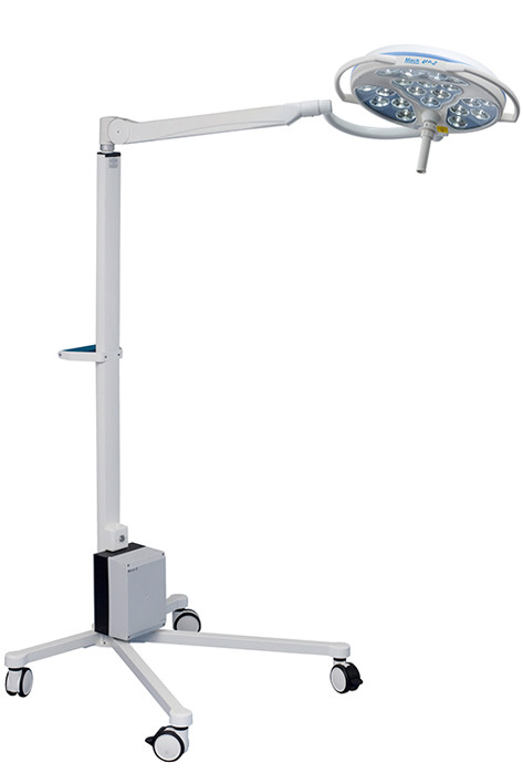 DR.MACH LED 2sc (Single Colour) OP-Leuchte Stativmodell, auf Stativ mit Vierfuß